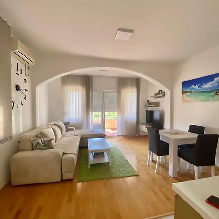 Jovana -- Porodicni Apartmani Igalo Herceg Novi Kültér fotó