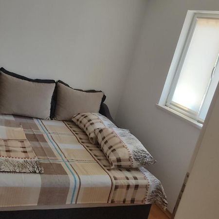 Jovana -- Porodicni Apartmani Igalo Herceg Novi Szoba fotó