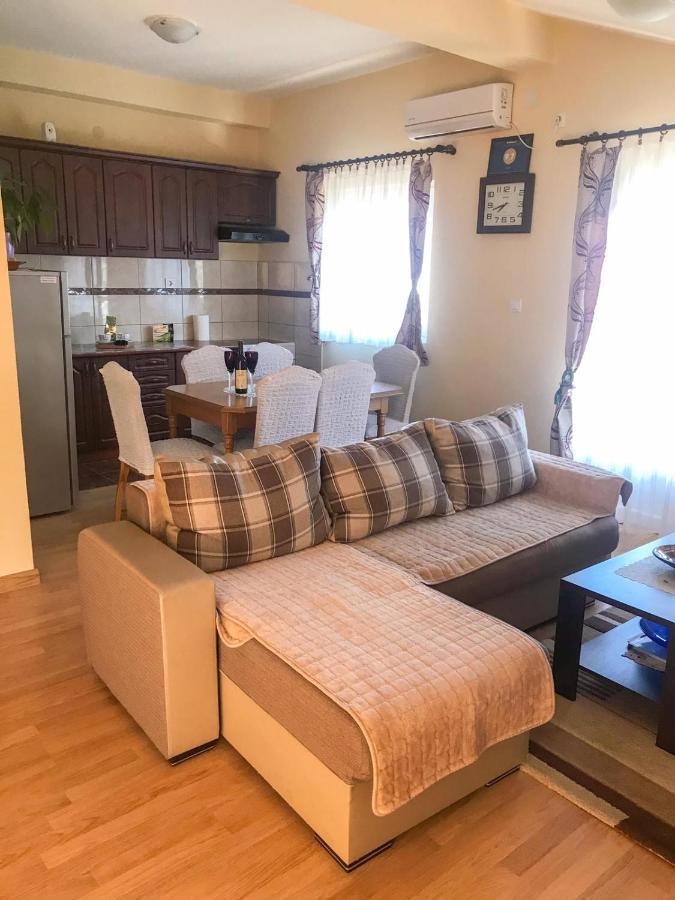 Jovana -- Porodicni Apartmani Igalo Herceg Novi Kültér fotó