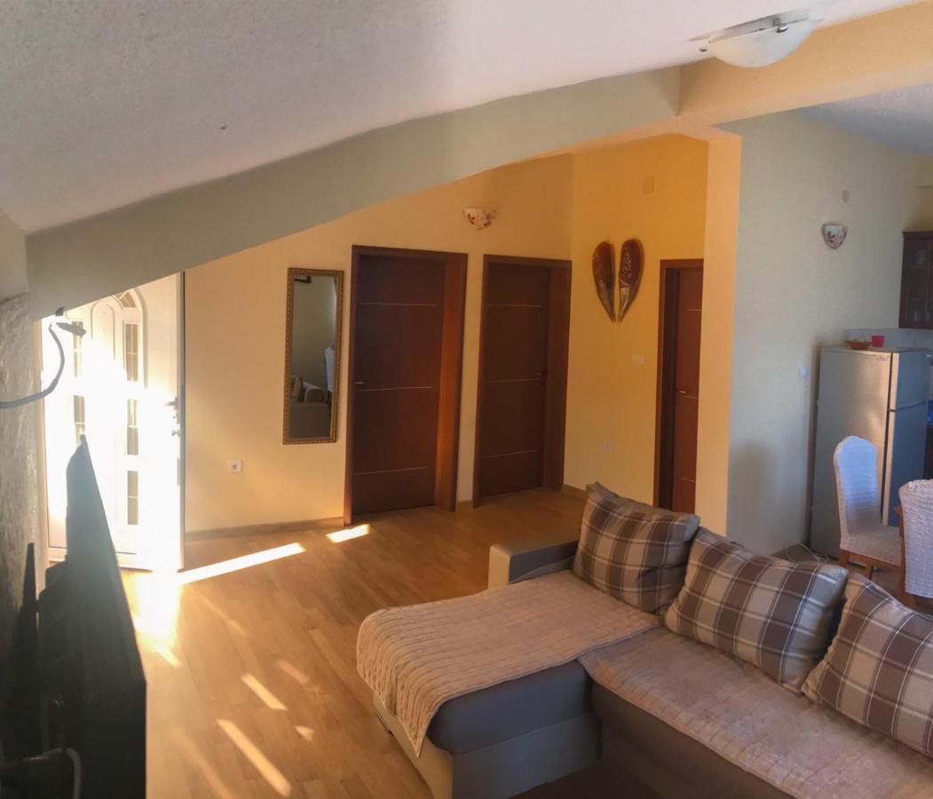 Jovana -- Porodicni Apartmani Igalo Herceg Novi Kültér fotó
