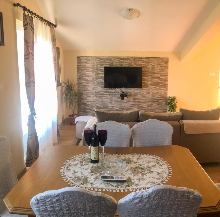 Jovana -- Porodicni Apartmani Igalo Herceg Novi Kültér fotó