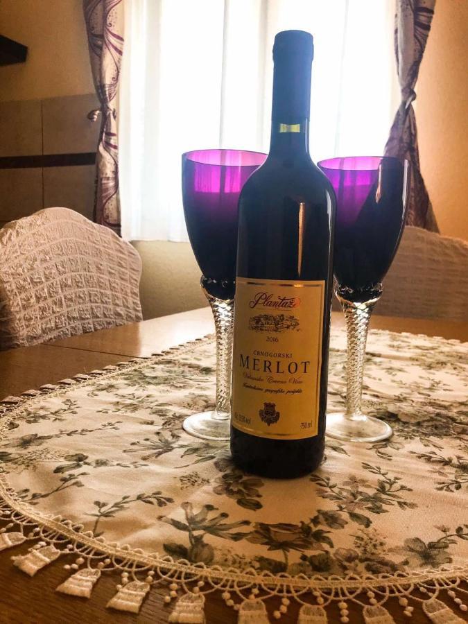 Jovana -- Porodicni Apartmani Igalo Herceg Novi Kültér fotó