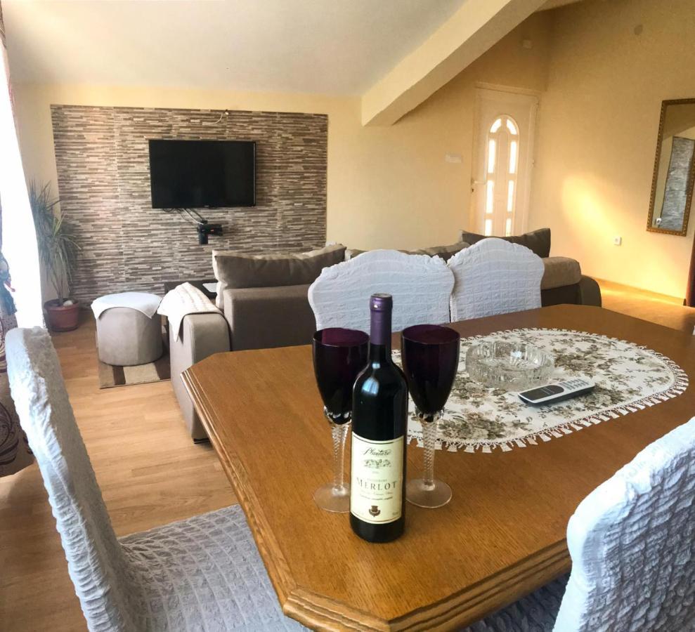 Jovana -- Porodicni Apartmani Igalo Herceg Novi Kültér fotó