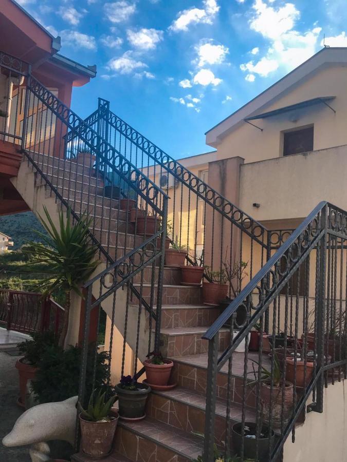 Jovana -- Porodicni Apartmani Igalo Herceg Novi Kültér fotó