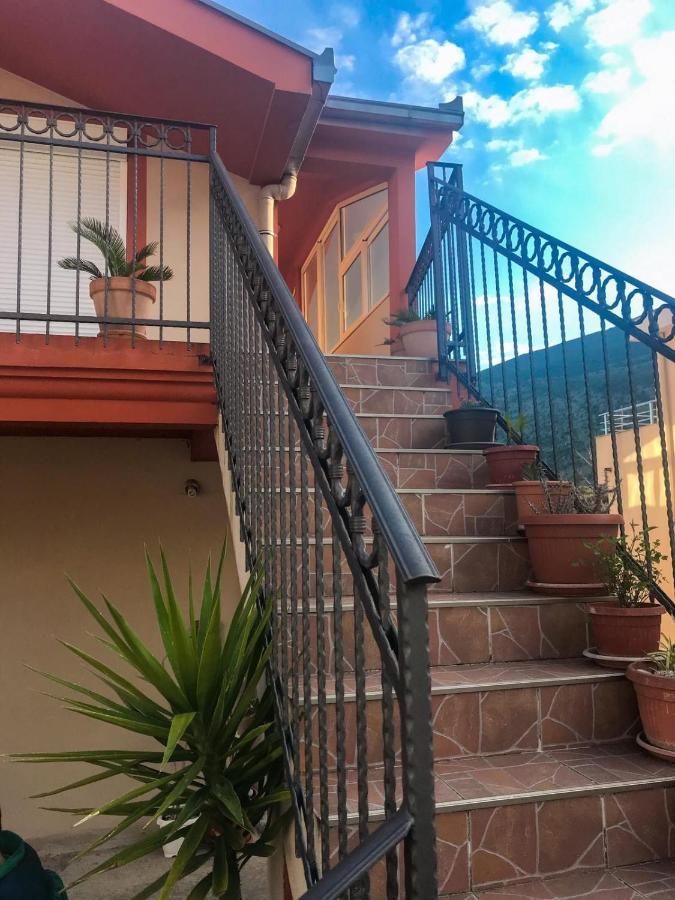 Jovana -- Porodicni Apartmani Igalo Herceg Novi Kültér fotó
