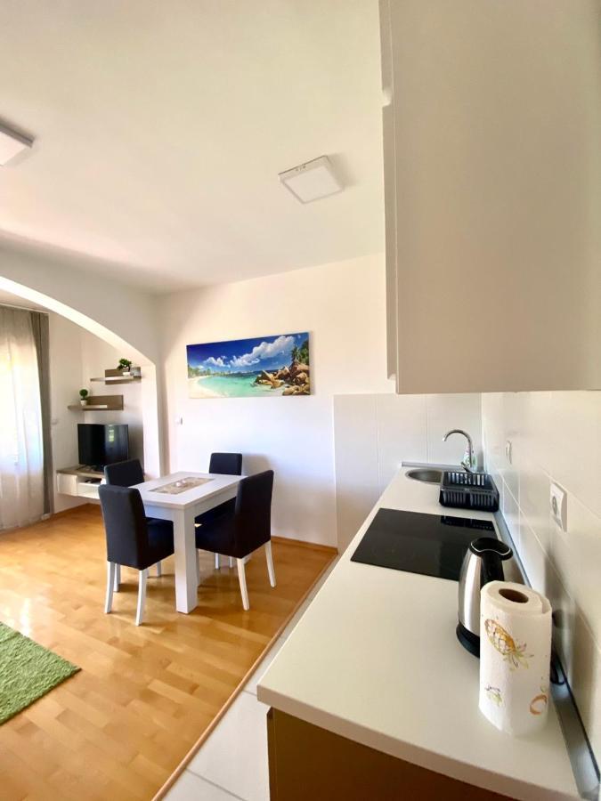 Jovana -- Porodicni Apartmani Igalo Herceg Novi Kültér fotó