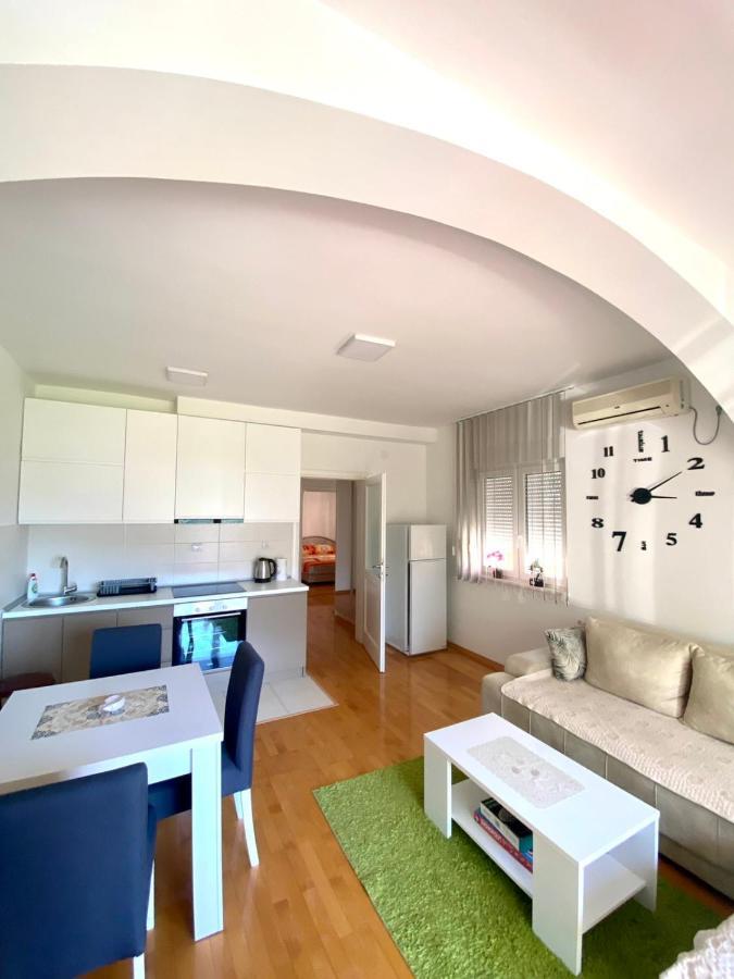 Jovana -- Porodicni Apartmani Igalo Herceg Novi Kültér fotó