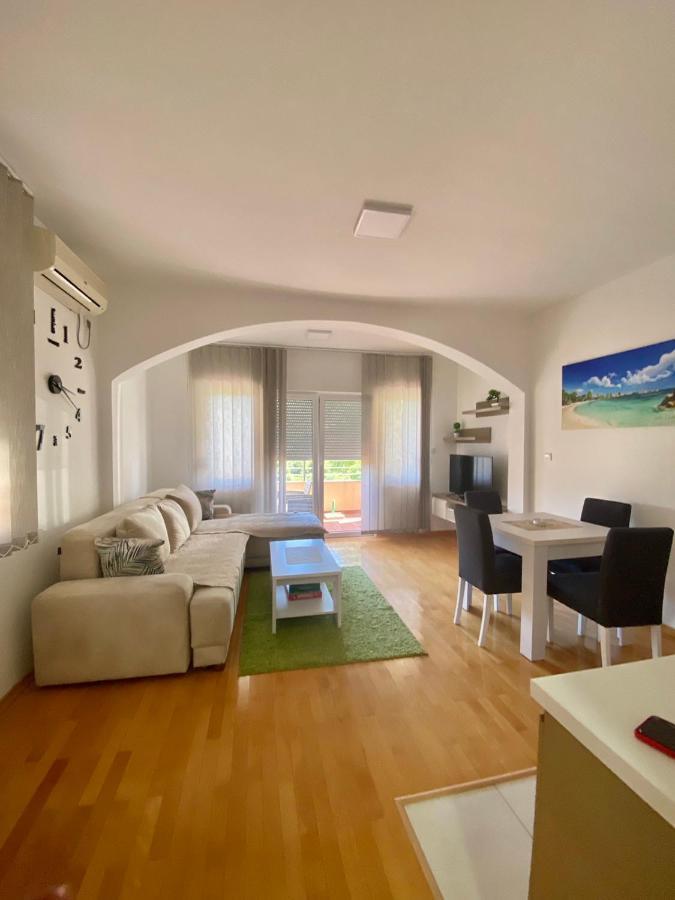Jovana -- Porodicni Apartmani Igalo Herceg Novi Kültér fotó