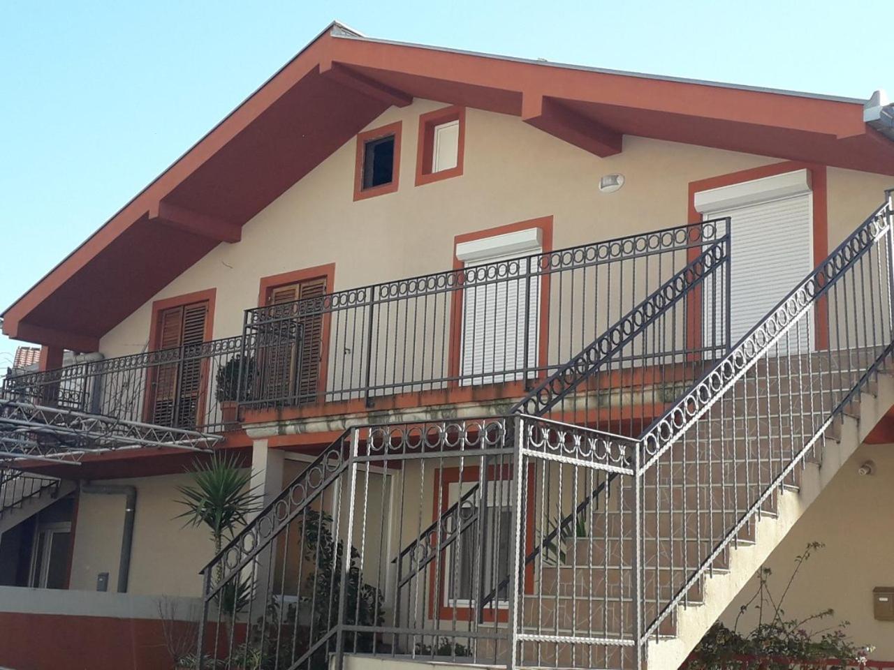 Jovana -- Porodicni Apartmani Igalo Herceg Novi Kültér fotó